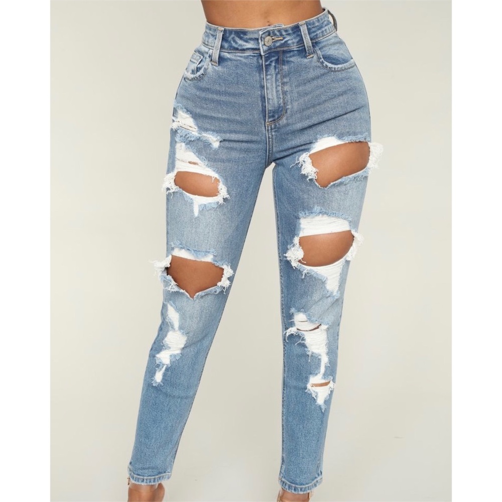 Distressed Ripped Mom Jeans • Size 5 • BNWT